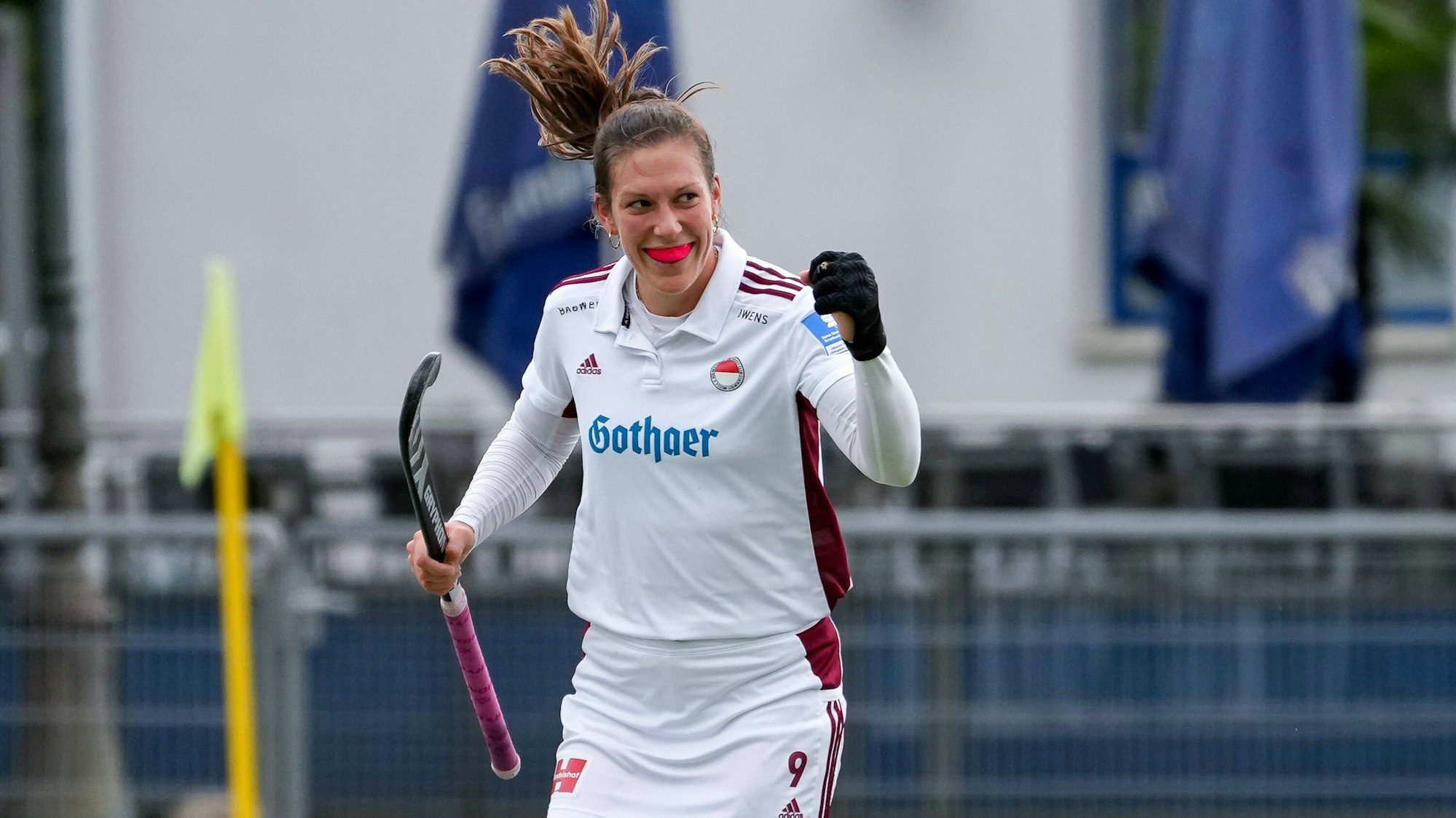 Torschützin Rebecca Grote KTHC, 9, jubelt über das Tor zum 1:1 Jubel, Torjubel, Torerfolg, celebrate the goal, goal, celebration, Jubel ueber das Tor, optimistisch, Spielszene, Highlight, Einzelbild, Action, Aktion, 01.10.2022, Mannheim Deutschland, Hockey, 1. Bundesliga, Damen, Mannheimer HC - Rot-Weiss Köln *** Goal scorer Rebecca Grote KTHC, 9 , cheers about the goal to 1 1 cheers, goal celebration, celebrate the goal, celebration, cheering about the goal, optimistic, game scene, highlight, single picture, action, action, 01 10 2022, Mannheim Germany , Hockey, 1 Bundesliga, Women, Mannheimer HC Rot Weiss Köln xozx