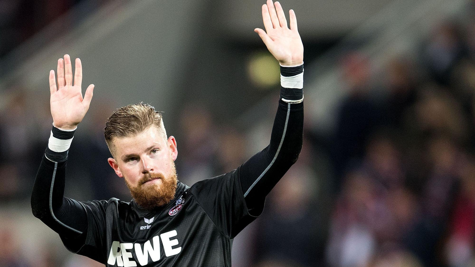 Timo Horn bedankt sich bei den Fans.