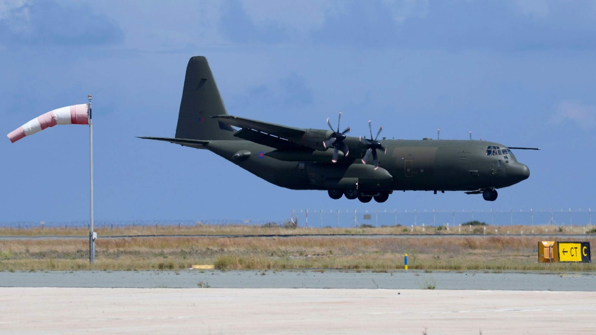 Ein britisches Militärflugzeug bei der Landung (Symbolbild)