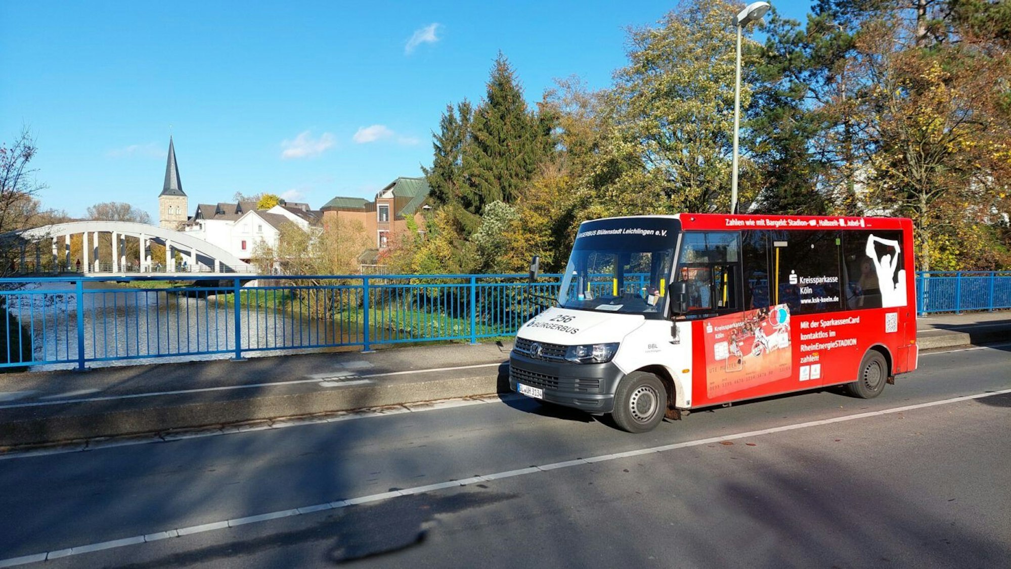 Der Bürgerbus Leichlingen auf der Funchalbrücke
