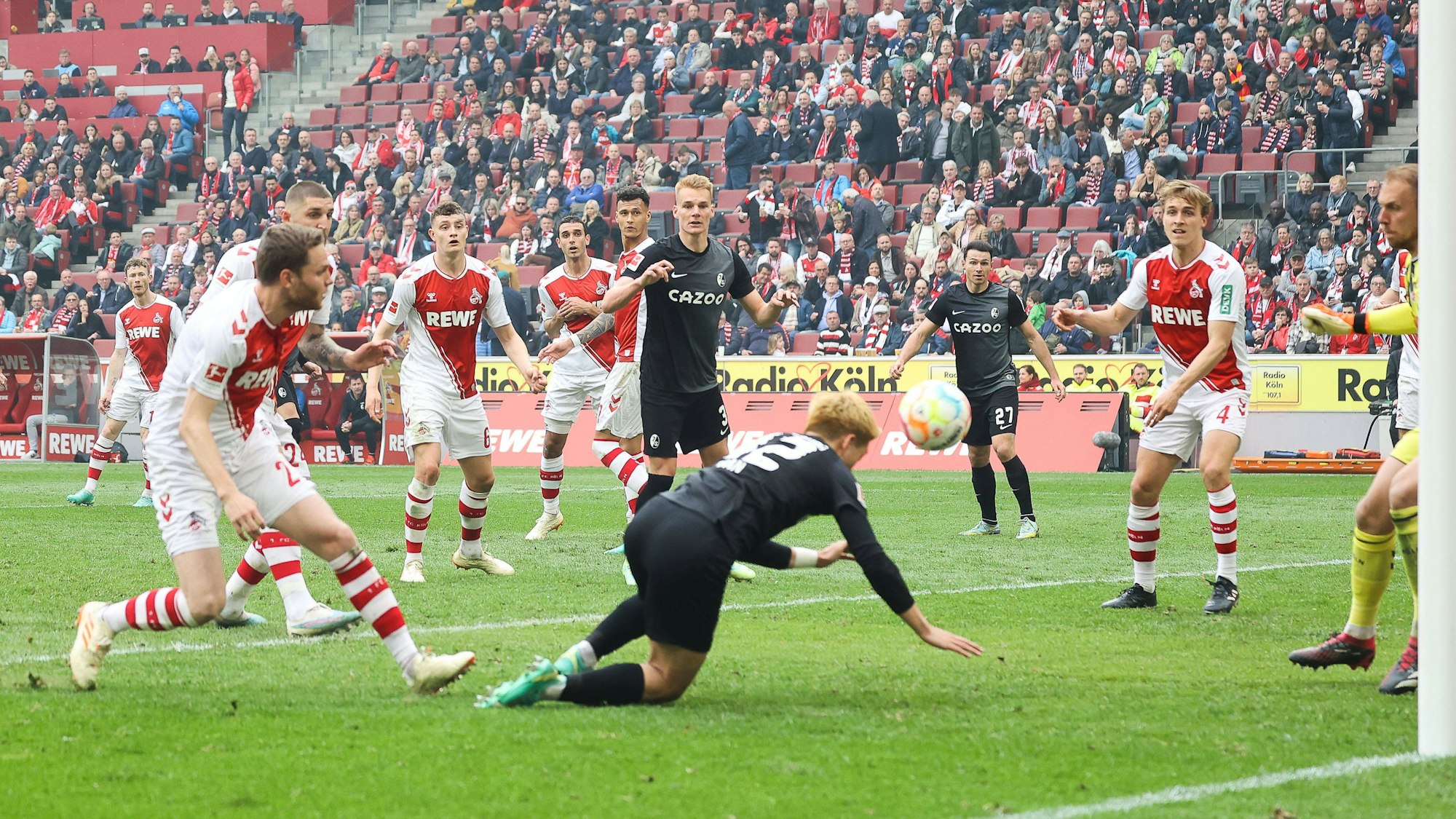 Ritsu Doan trifft gegen den FC zum 1:0.