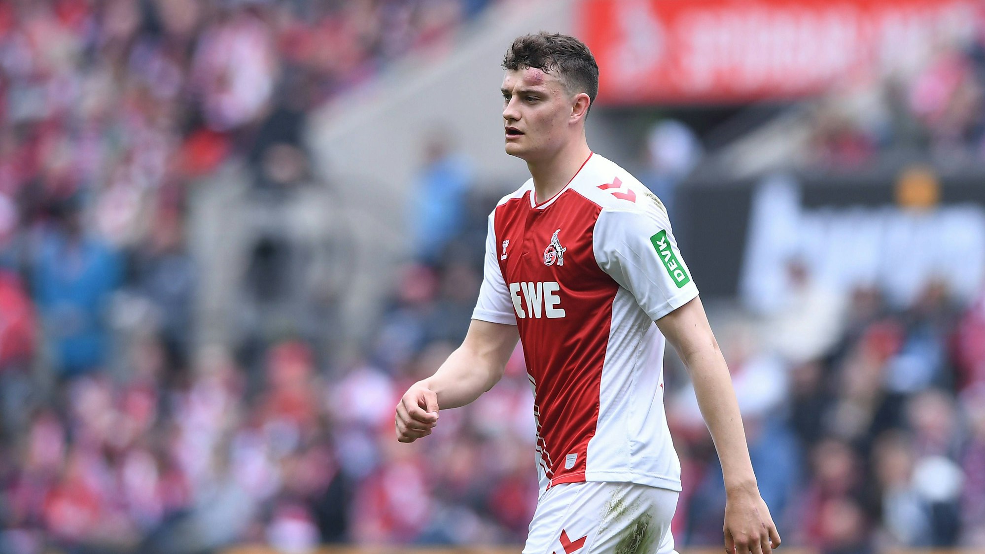 Eric Martel spielt mit einer Beule am Kopf weiter.