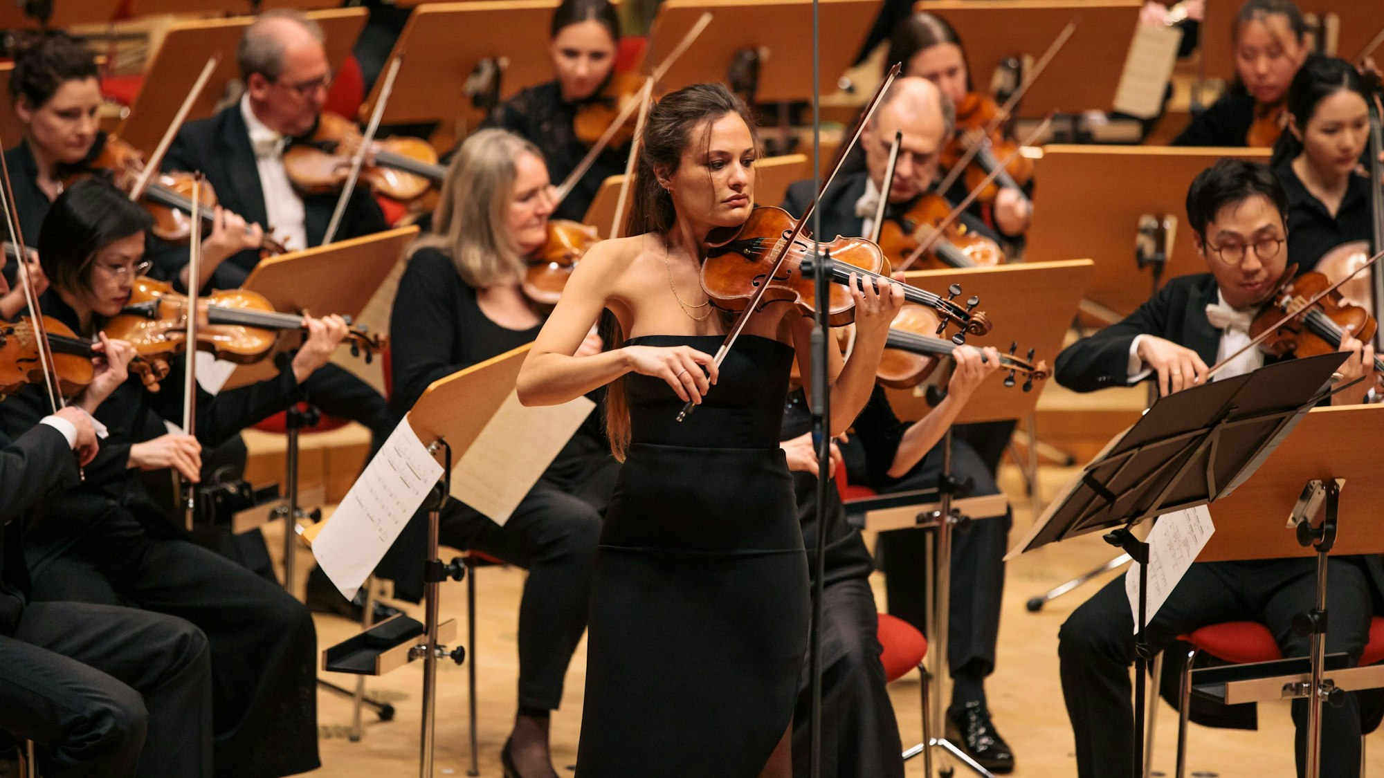 Nicola Benedetti, italienische Violinistin auf dem Acht-Brücken-Eröffnungskonzert 2023