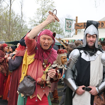 Ritter Hermann Karasch aus Friesenhagen erlebte den Mittelaltermarkt zwischen Hofnarr Maxx und Äbtissin Adelheid.