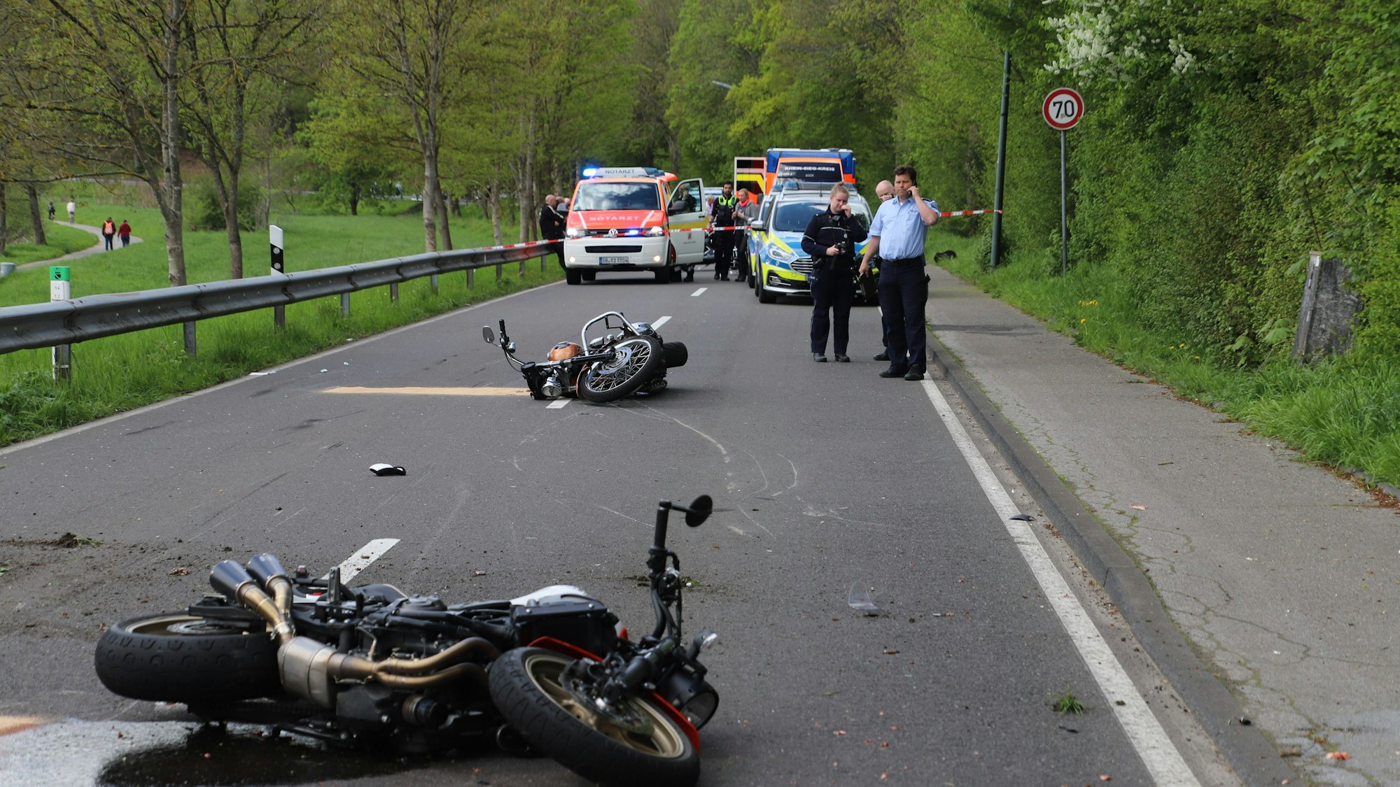 Bei einem Unfall auf der L 333 kurz vor dem Ortseingang Dattenfeld ist ein Motorradfahrer ums Leben gekommen.