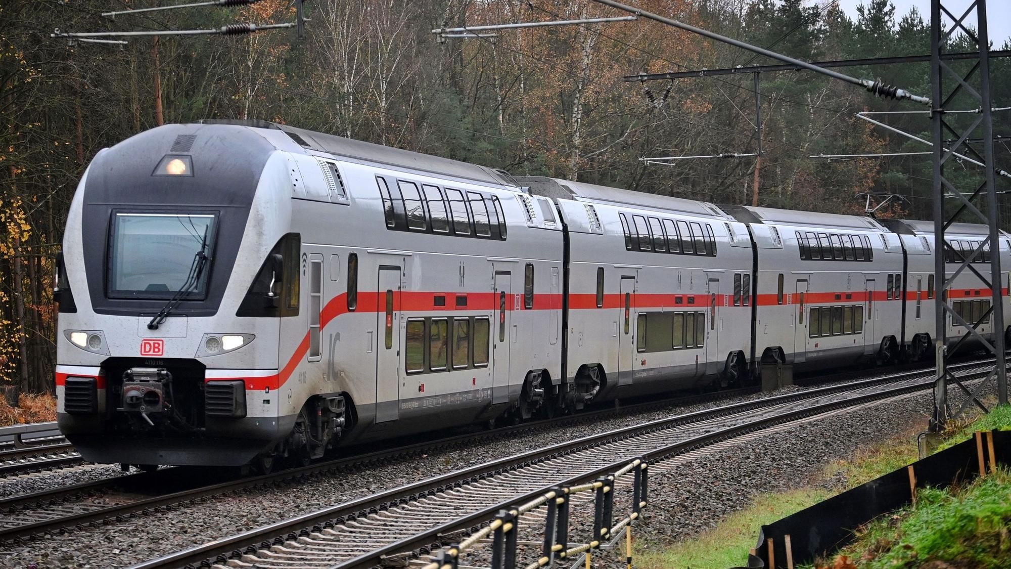 Der IC zwischen Dortmund und dem hessischen Dillenburg durfte bisher von vielen Pendlern mit ihrem Monatsticket genutzt werden. Für das 49-Euro-Ticket gilt die Regelung nicht.