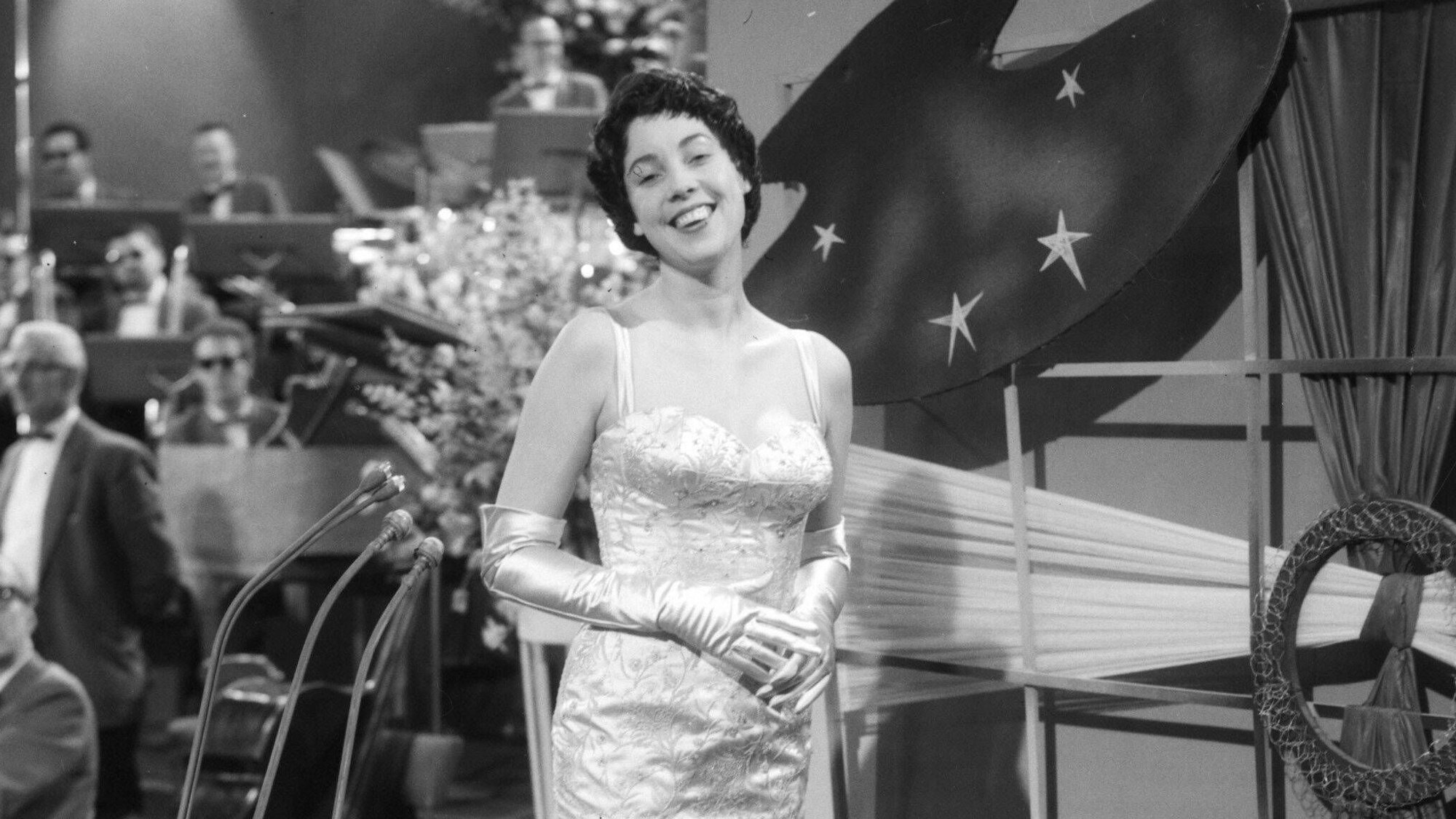 Corry Brokken auf der Bühne.