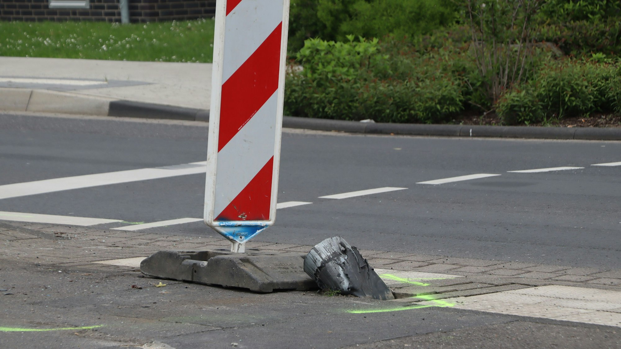 Der Stumpf einer Ampel.