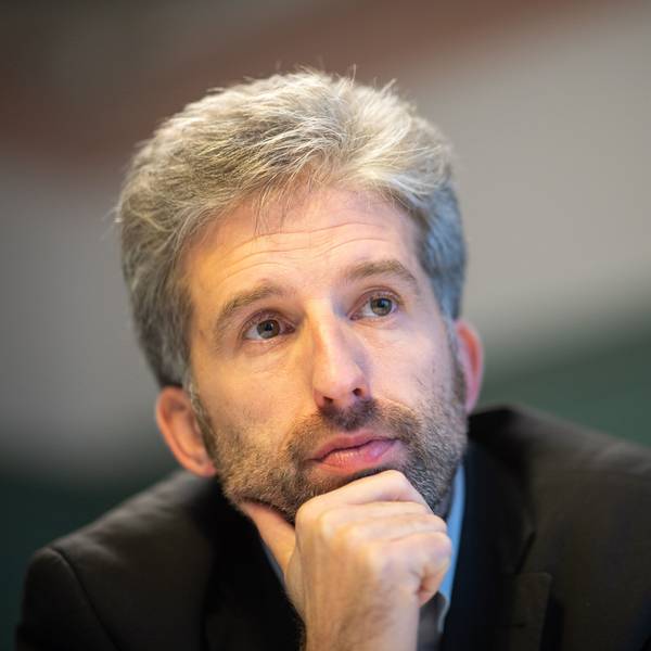 Boris Palmer, Oberbürgermeister der Stadt Tübingen, gibt in seinem Arbeitszimmer ein Interview. Palmer will nach seinen umstrittenen Äußerungen in Frankfurt am Main eine Auszeit nehmen.