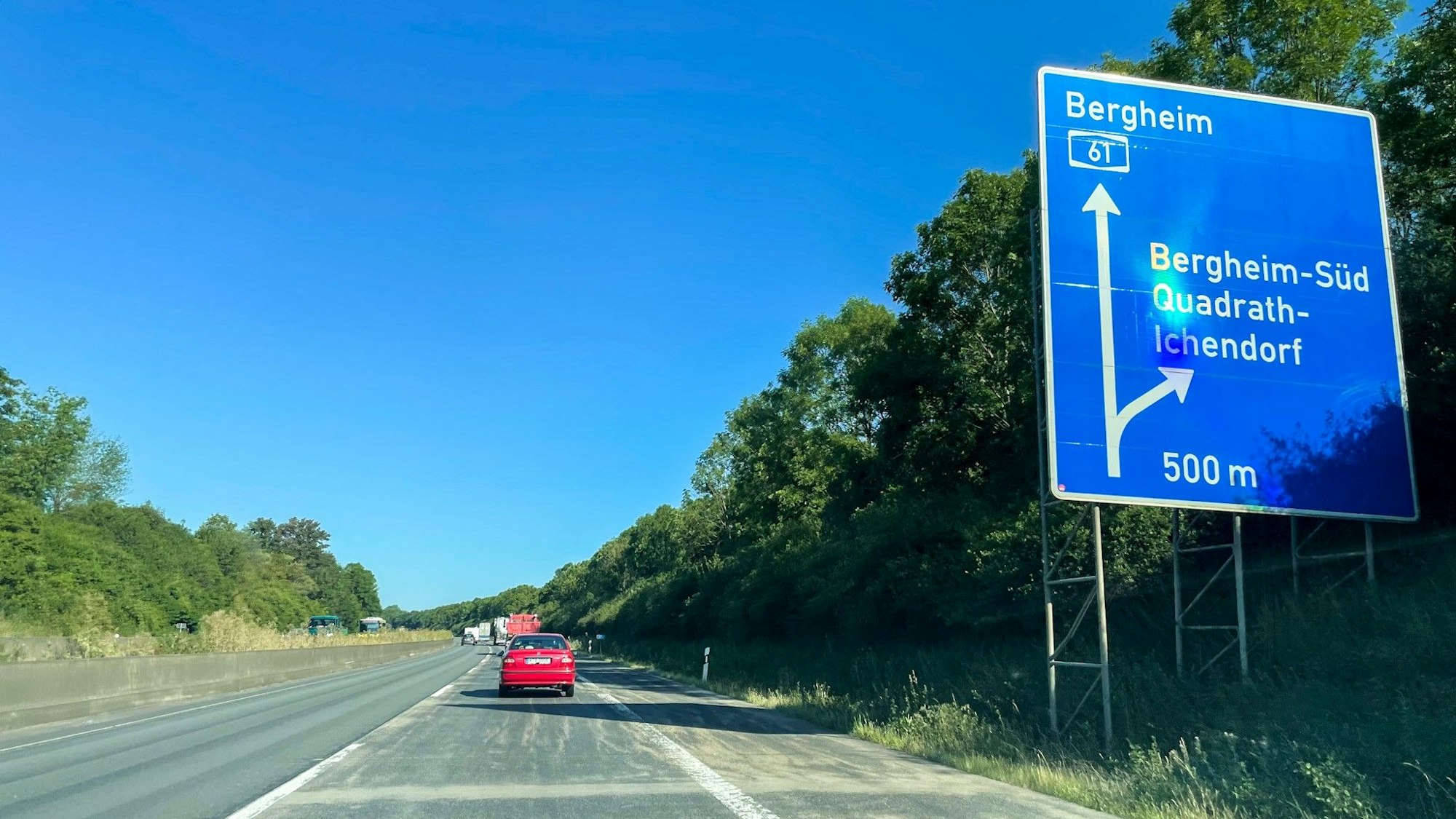 Zu sehen ist die Autobahn 61 bei Bergheim.
