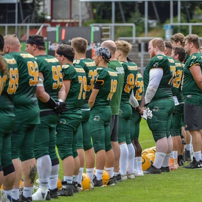 03.07.2021, xjpx, American Football GFL German Football League, Cologne Crocodiles - Berlin Rebels emspor, v.l. Die Cologne Crocodiles vor Spielbeginn DFL/DFB REGULATIONS PROHIBIT ANY USE OF PHOTOGRAPHS as IMAGE SEQUENCES and/or QUASI-VIDEO Koeln *** 03 07 2021, xjpx, American Football GFL German Football League, Cologne Crocodiles Berlin Rebels emspor, v l The Cologne Crocodiles before the start of the game DFL DFB REGULATES PROHIBIT ANY USE OF PHOTOGRAPHS as IMAGE SEQUENCES and or QUASI VIDEO Koeln