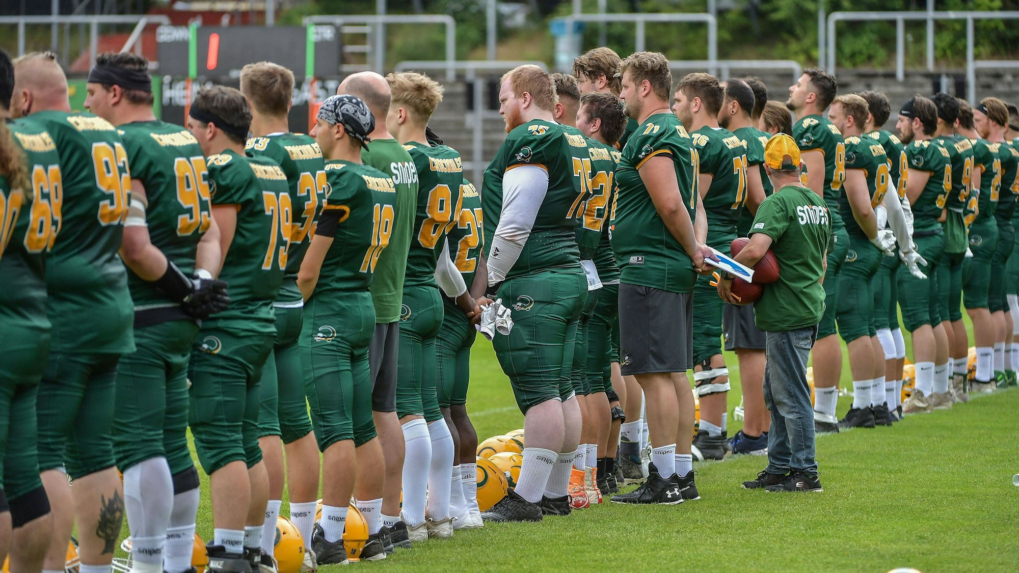 03.07.2021, xjpx, American Football GFL German Football League, Cologne Crocodiles - Berlin Rebels emspor, v.l. Die Cologne Crocodiles vor Spielbeginn DFL/DFB REGULATIONS PROHIBIT ANY USE OF PHOTOGRAPHS as IMAGE SEQUENCES and/or QUASI-VIDEO Koeln *** 03 07 2021, xjpx, American Football GFL German Football League, Cologne Crocodiles Berlin Rebels emspor, v l The Cologne Crocodiles before the start of the game DFL DFB REGULATES PROHIBIT ANY USE OF PHOTOGRAPHS as IMAGE SEQUENCES and or QUASI VIDEO Koeln
