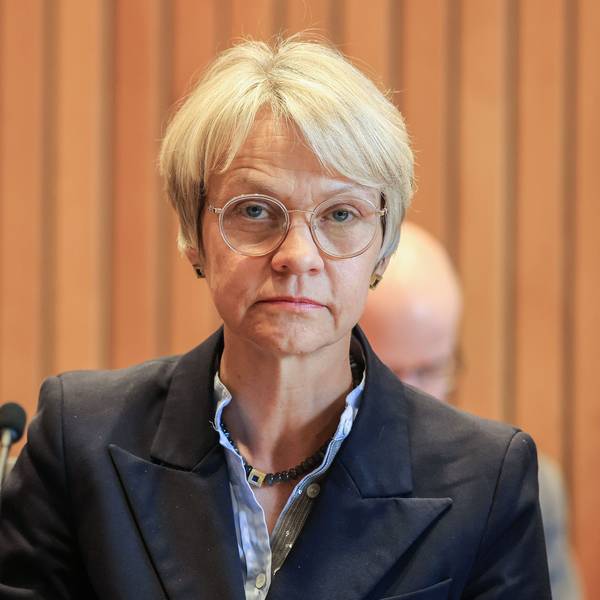 ARCHIV - 21.04.2023, Nordrhein-Westfalen, Düsseldorf: Dorothee Feller (CDU), Schulministerin, sitzt im Schulausschuss des Landtags in Nordrhein-Westfalen. In einer Sondersitzung arbeitet der Schulausschuss des Landtags den misslungenen Start der diesjährigen Abiturprüfungen auf. (Zu dpa: «Schulministerium: Nach IT-Pannen mehr Ärger zu befürchten») Foto: Oliver Berg/dpa +++ dpa-Bildfunk +++