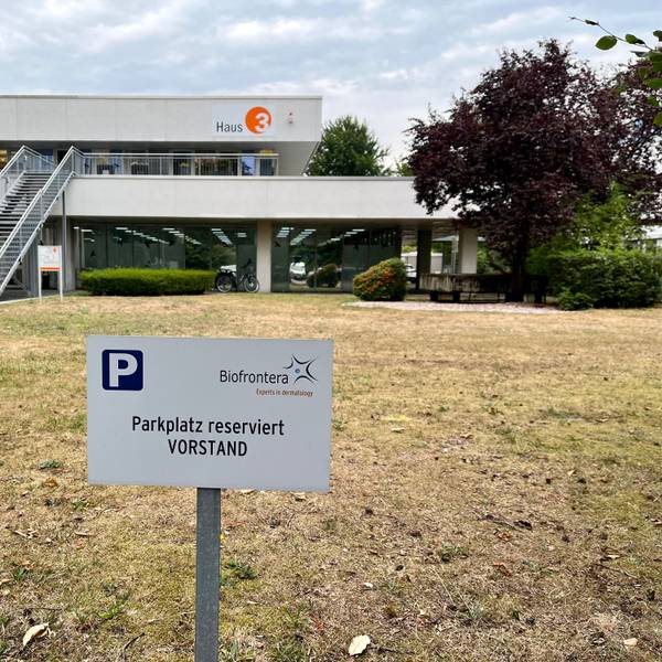 Biofronteras Vorstandsparkplatz vor der früheren Wuppermann-Verwaltung in Manfort