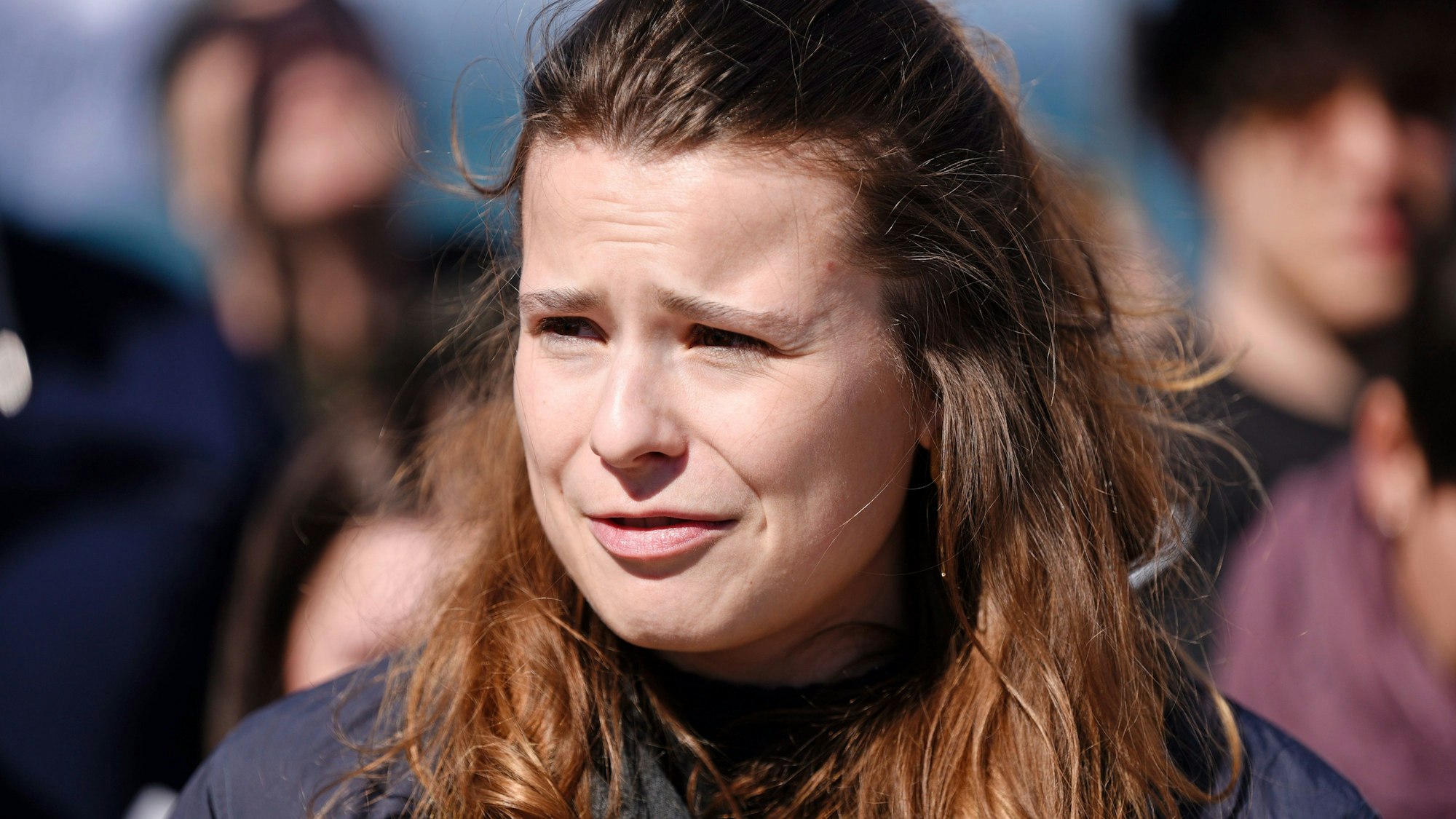 Klimaaktivistin Luisa Neubauer bei einer Aktion ihrer Klimaschutzbewegung am Strand von Binz auf der Insel Rügen.