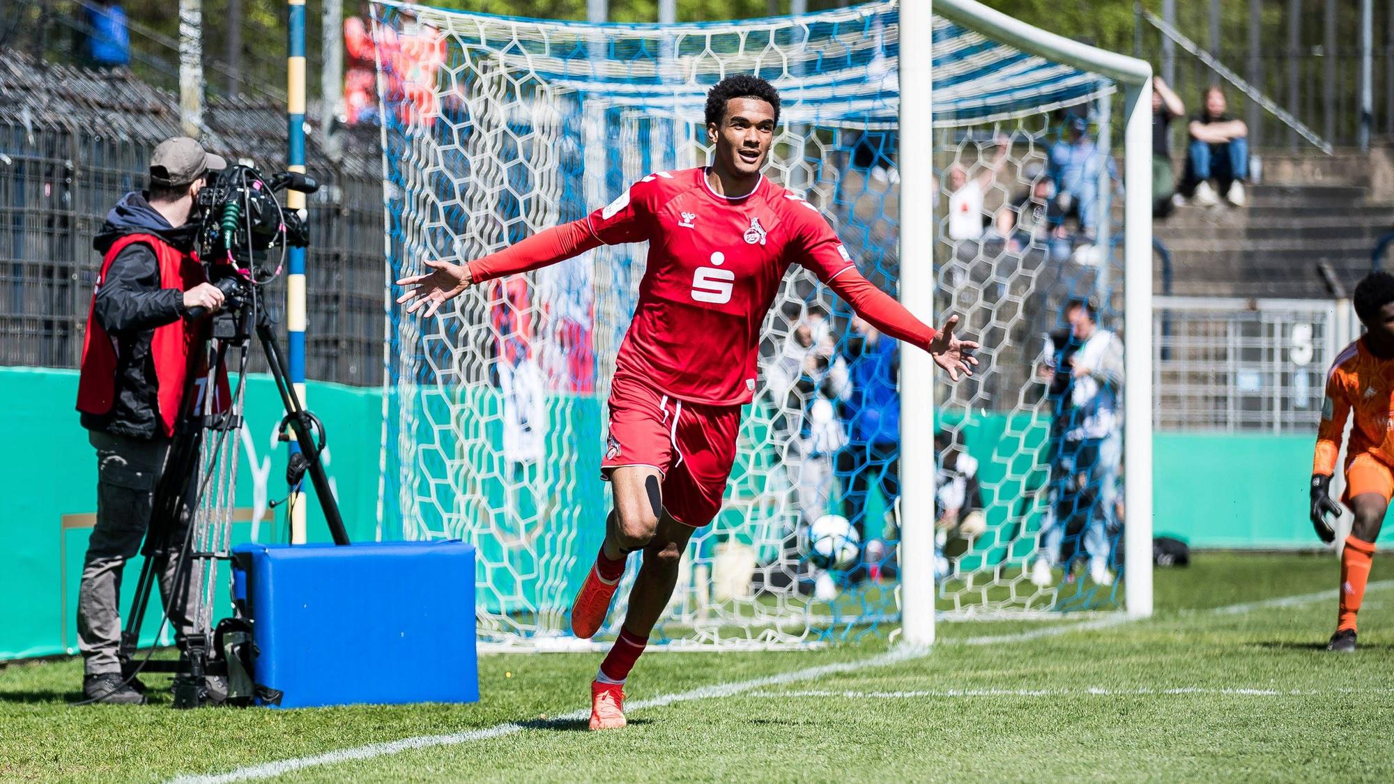 Damion Downs jubelt im DFB-Pokal-Finale der U19