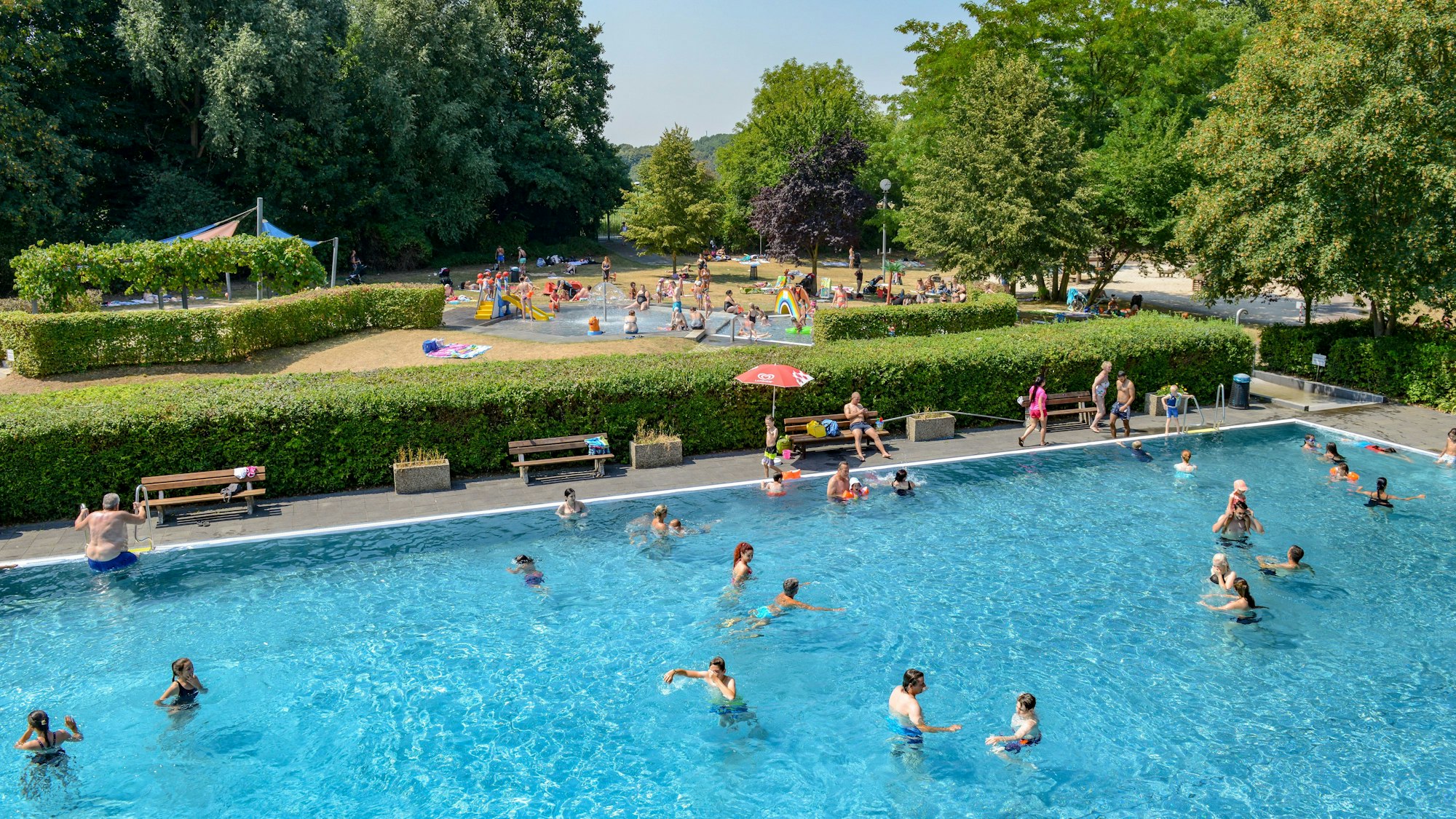 Das Zündorfbad in Porz