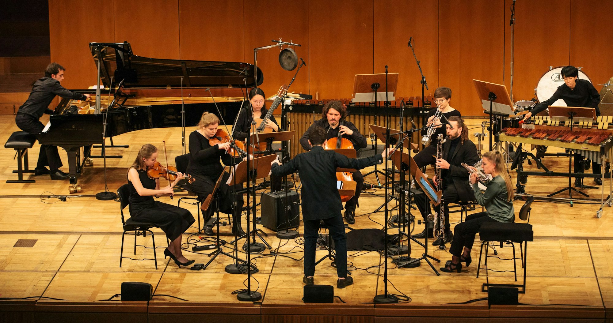Das ÉRMA Ensemble bei der Uraufführung seiner Komposition für das Kölner Festival Acht Brücken.