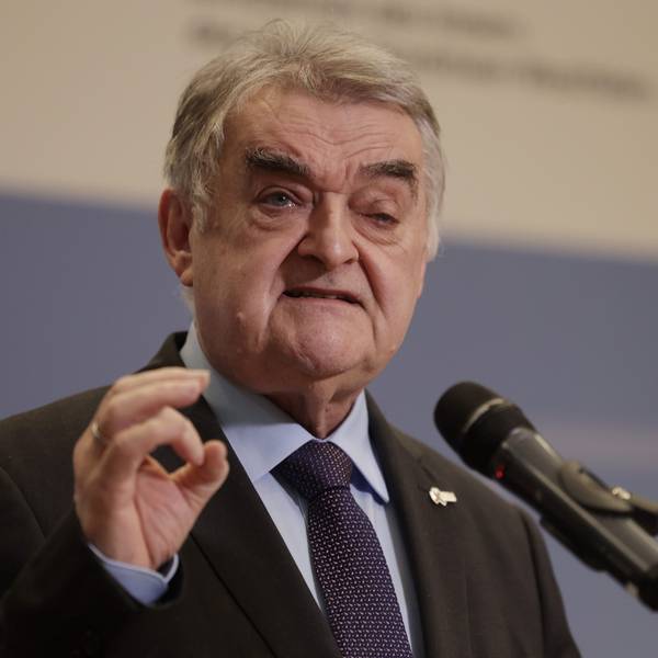 Herbert Reul, Innenminister von Nordrhein-Westfalen, spricht auf einer Pressekonferenz.