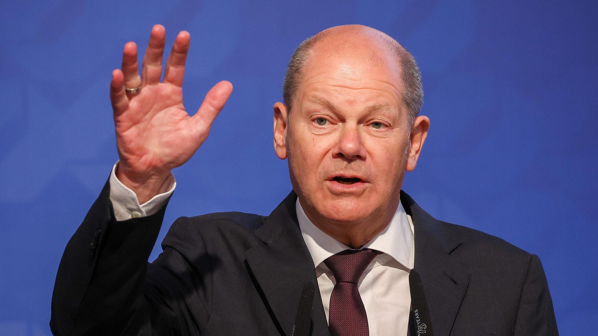 02.05.2023, Sachsen, Dresden: Olaf Scholz (SPD), Bundeskanzler, spricht auf dem Zukunftsforum "Wirtschaft Arbeit 2030" der Handwerkskammer Dresden. Scholz stellte sich auf der Veranstaltung den Fragen der Handwerker. Foto: Jan Woitas/dpa +++ dpa-Bildfunk +++