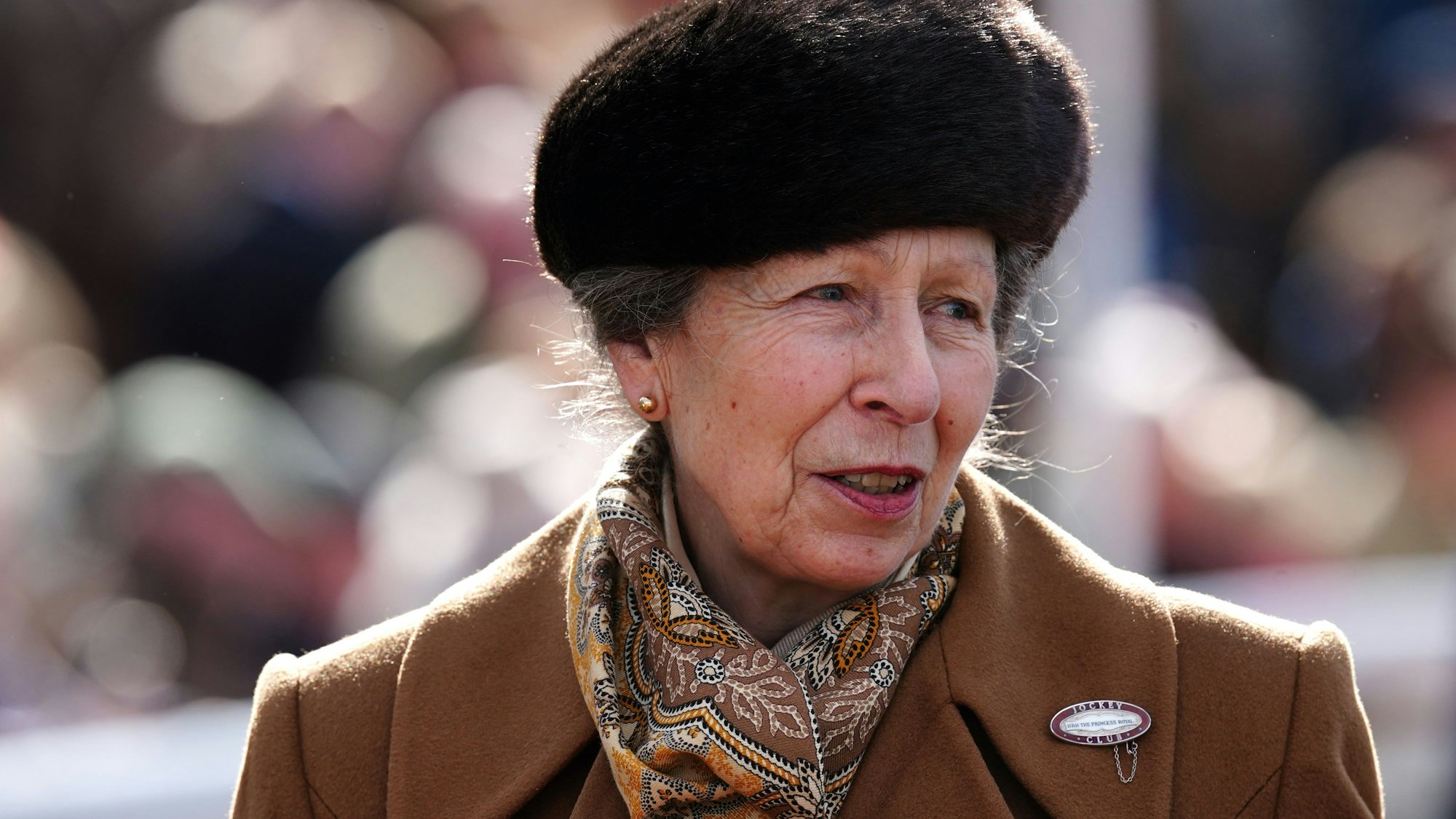 Prinzessin Anne am ersten Tag des Cheltenham Festivals auf der Pferderennbahn.