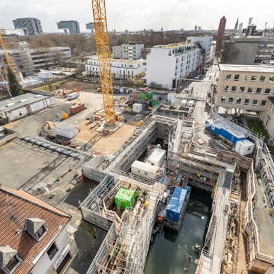 Zu sehen ist die Baugrube am Waidmarkt, wo 2009 das Stadtarchiv einstürzte.