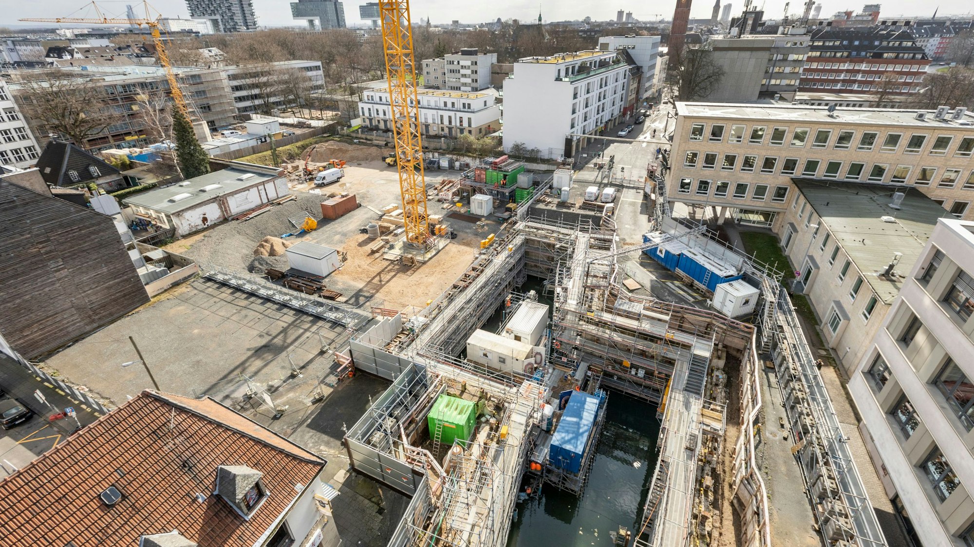Das Bild zeigt die Baugrube am Waidmarkt.