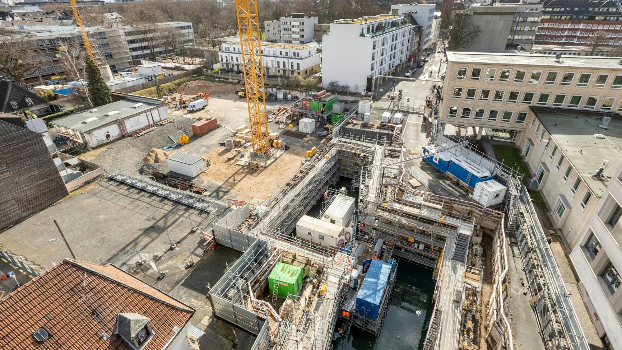 Zu sehen ist die Baugrube am Waidmarkt, wo 2009 das Stadtarchiv einstürzte.
