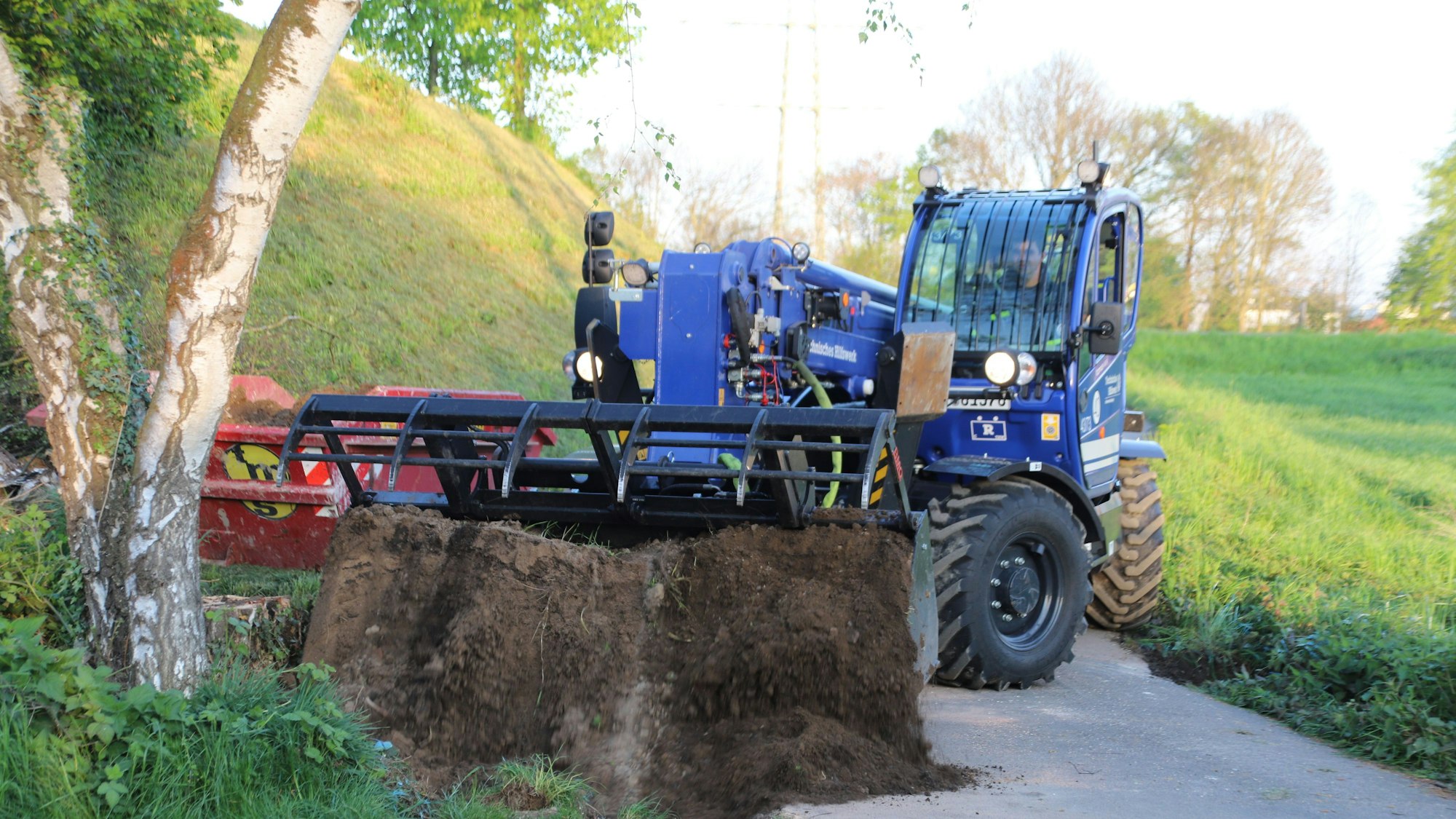 Die Erde wird ausgekoffert.