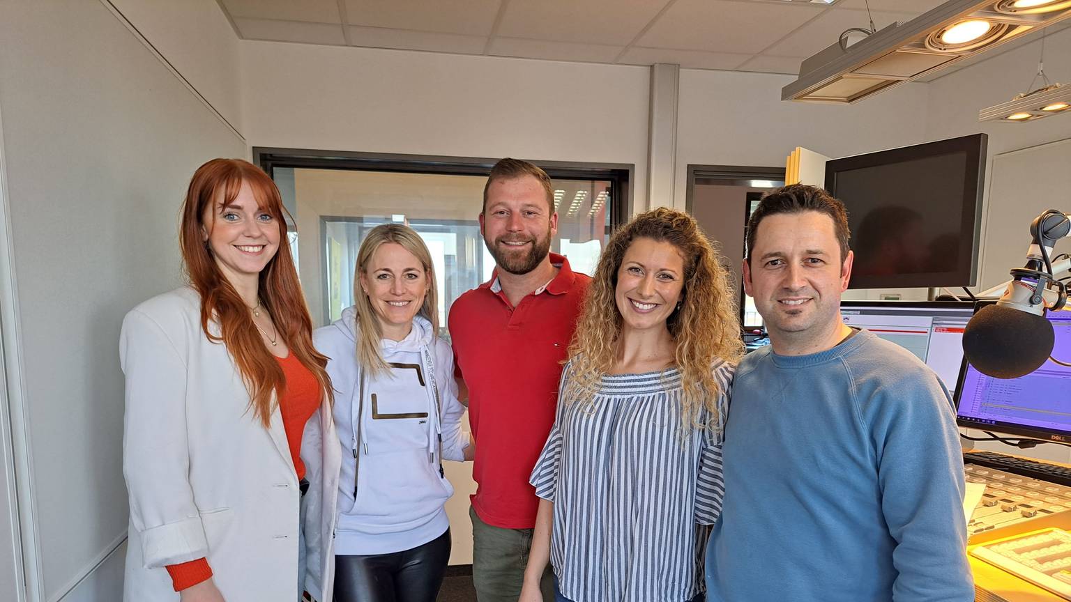 Ann-Kathrin Welter und Astrid Belle von den Palmbeachgirls, Florian Gorny, Tanzoffizier der Roten Funken, Anica Cüpper von der Traditionstanzgruppe der Hellige Knäächte un Mägde von 1823, Dominik Becker