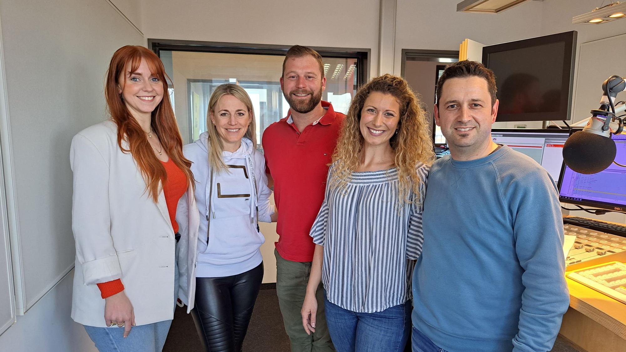Ann-Kathrin Welter und Astrid Belle von den Palmbeachgirls, Florian Gorny, Tanzoffizier der Roten Funken, Anica Cüpper von der Traditionstanzgruppe der Hellige Knäächte un Mägde von 1823, Dominik Becker