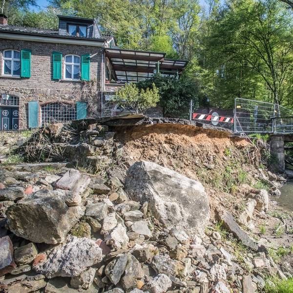 Murbachbach-Flutschaden an der Wietscher Mühle in Leichlingen. Brücke wird von der Stadt Leverkusen erneuert . Foto: Ralf Krieger