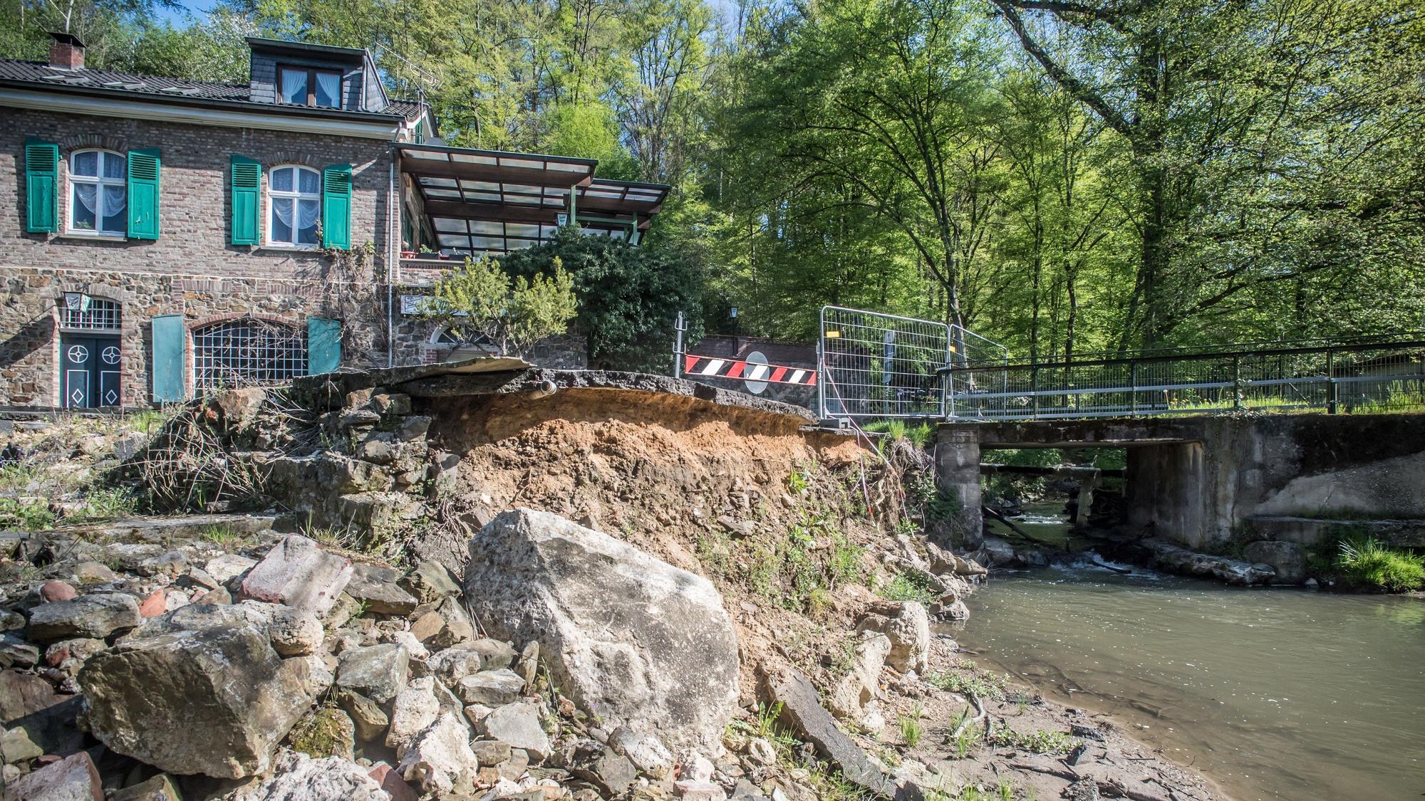 Murbach-Flutschaden an der Wietscher Mühle in Leichlingen. Brücke wird von der Stadt Leverkusen erneuert. Foto: Ralf Krieger