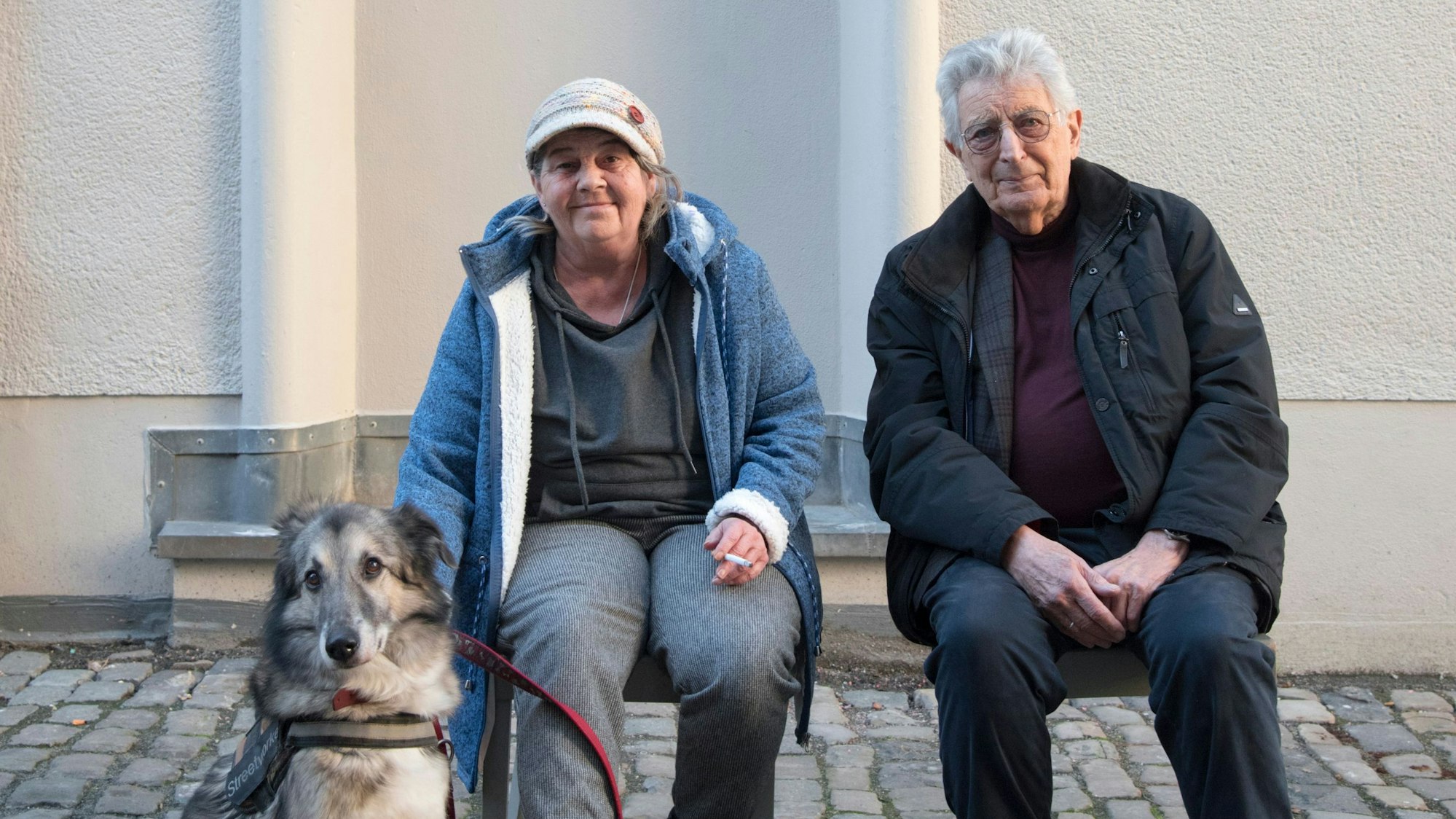 Linda Rennings und Gerhart Baum wird die alterntaive Ehrenbürgerschaft verliehen.