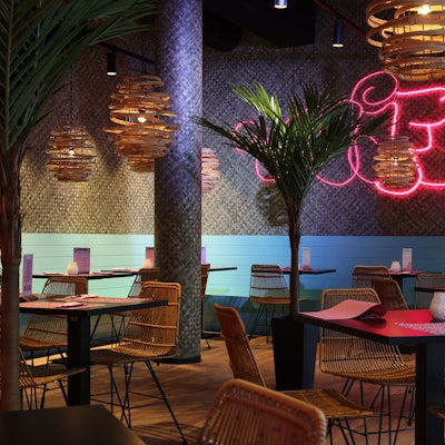 In der Vegan Junk Food Bar am Kölner Hohenzollernring ist alles aufs Fotografieren und Posten ausgerichtet – ein Trend in der Gastro-Szene.