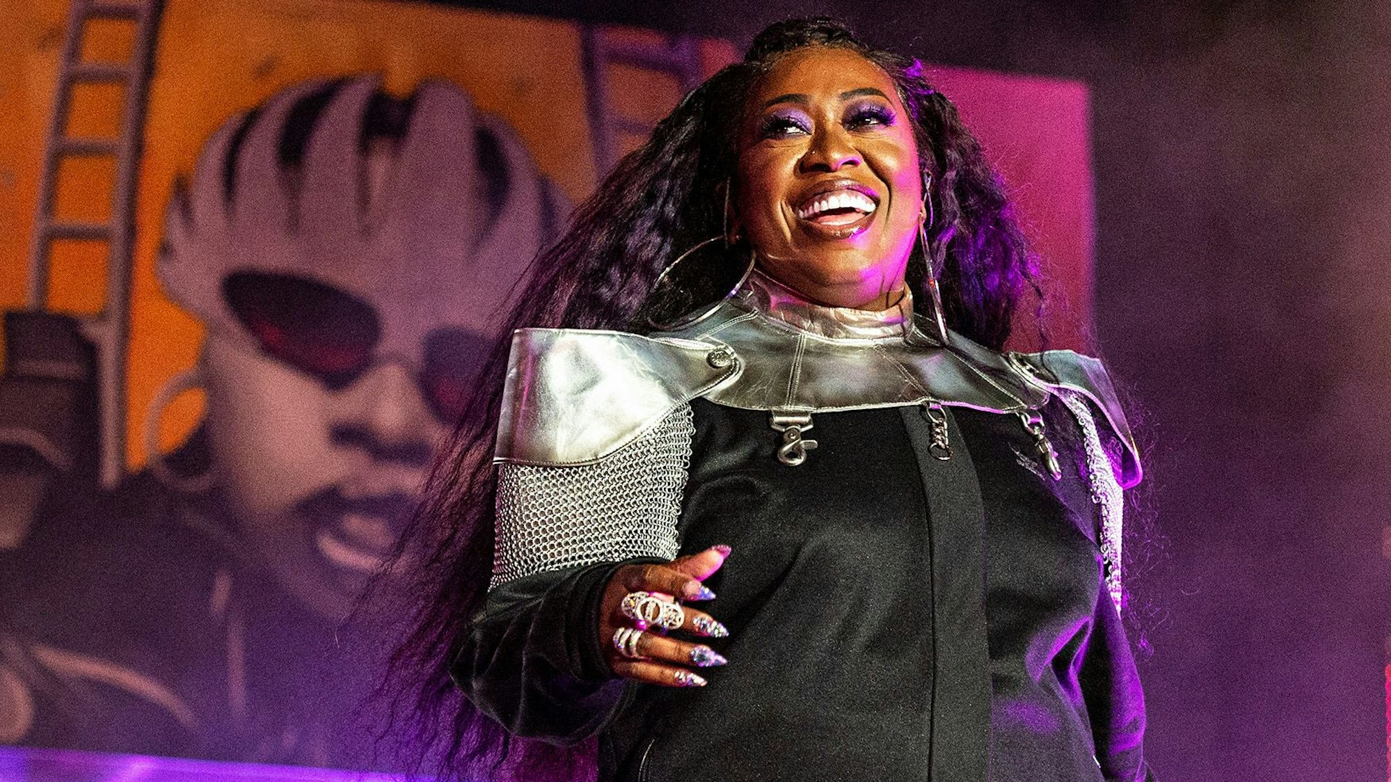 US-Sängerin Missy Elliott bei einem Auftritt. Die Hiphop-Künstlerin ist als erste weibliche Rapperin in die Rock 'n Roll Hall of Fame aufgenommen worden. (Archivbild)