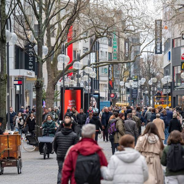 Die Schildergasse mit vielen Passanten