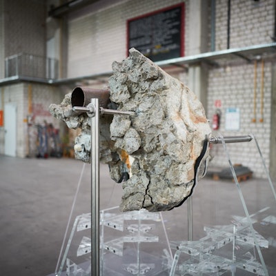 Das Bild zeigt den Trachytblock, der ursächlich für den Einsturz des Kölner Stadtarchivs war.