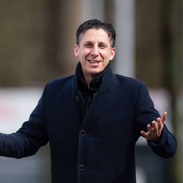 Christian Keller, Geschäftsführer des 1. FC Köln, steht am Geißbockheim.