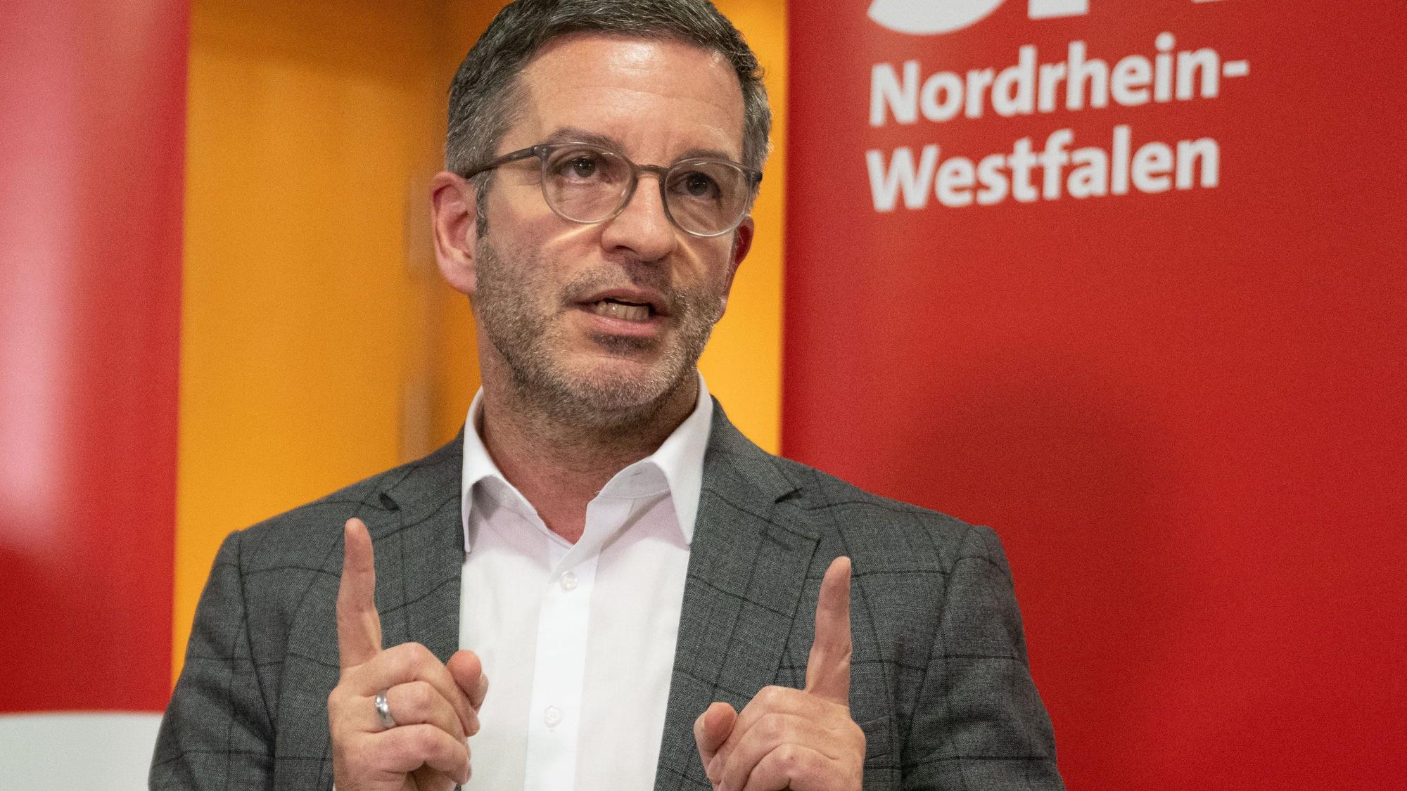 Marc Herter, stellvertretender SPD-Landesvorsitzender, spricht.