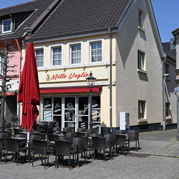 Das Bild zeigt eine Eisdiele in Bedburg, die seit der Razzia geschlossen ist.