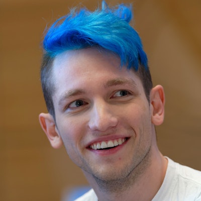 Youtuber Rezo sitzt hat Karl Lauterbach eingeladen, um gemeinsam Tiktok-Videos zuschauen. Über das Resultat amüsieren sich Hunderttausende im Netz. (Archivbild)