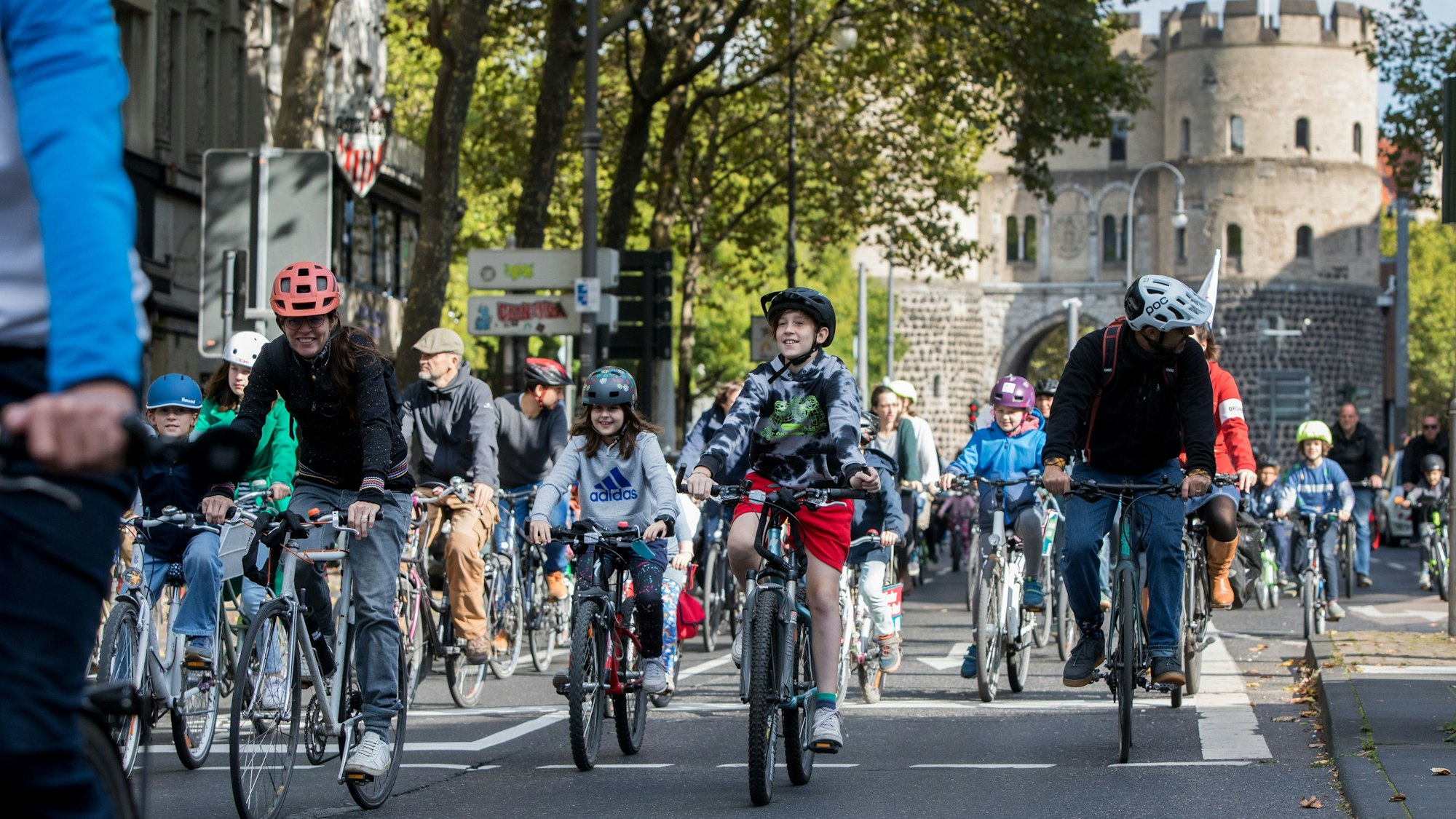 "Kidical Mass" Fahrraddemo mit Start auf dem Rudolfplatz.