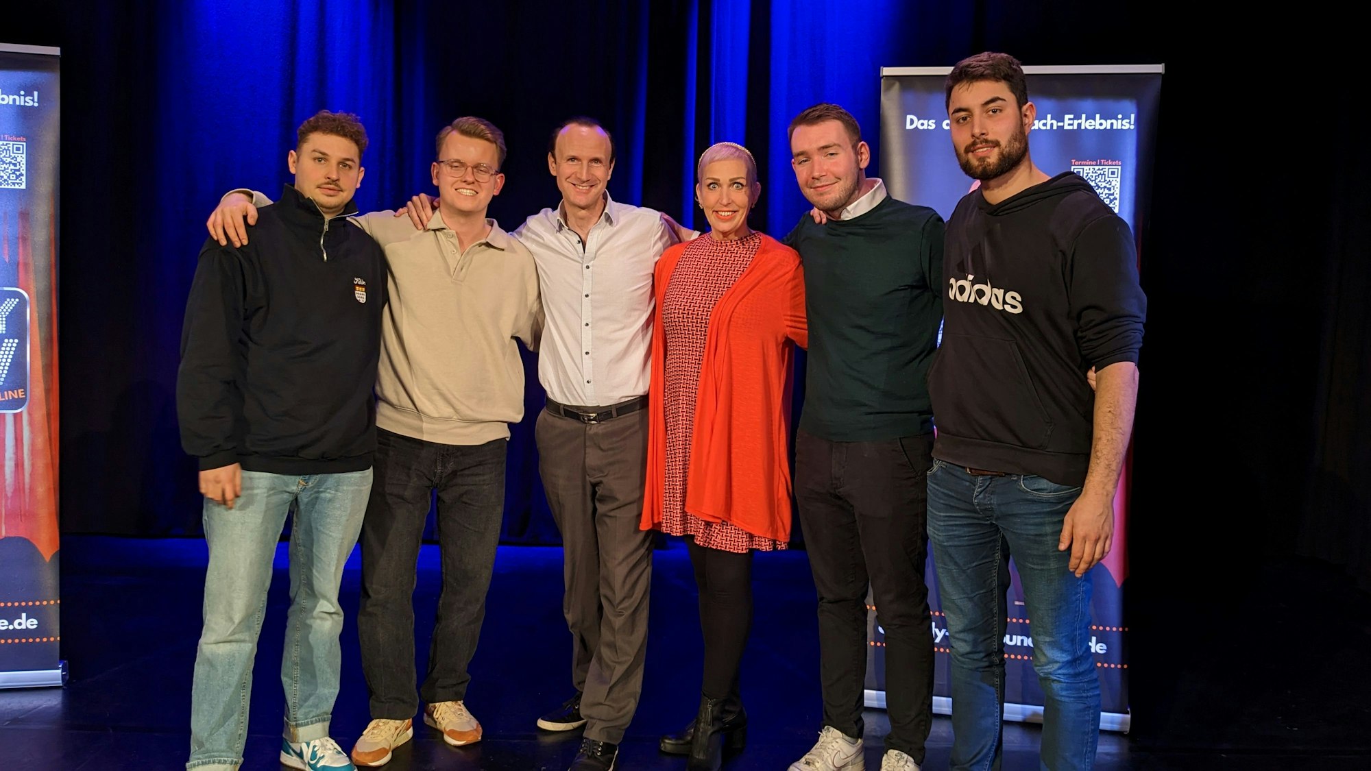 Teilnehmer und Teilnehmerinnen des Punchline Comedy-Slams in der Volksbühne am Rudolfplatz.