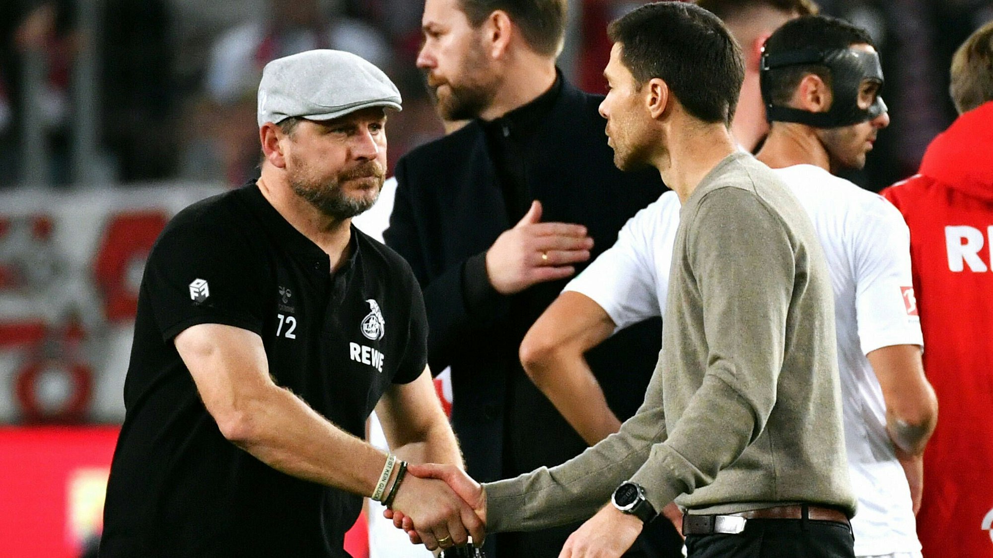 Die Trainer Steffen Baumgart und Xabi Alonso nach dem Leverkusener 2:1-Sieg in Köln im vergangenen Herbst