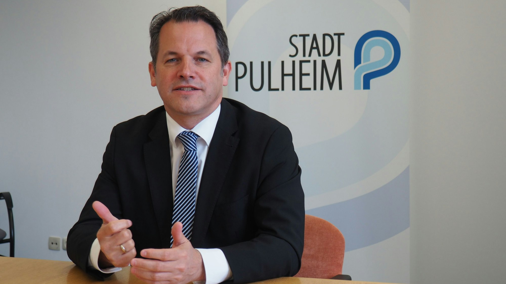 Es ist Bürgermeister Frank Keppeler zu sehen.