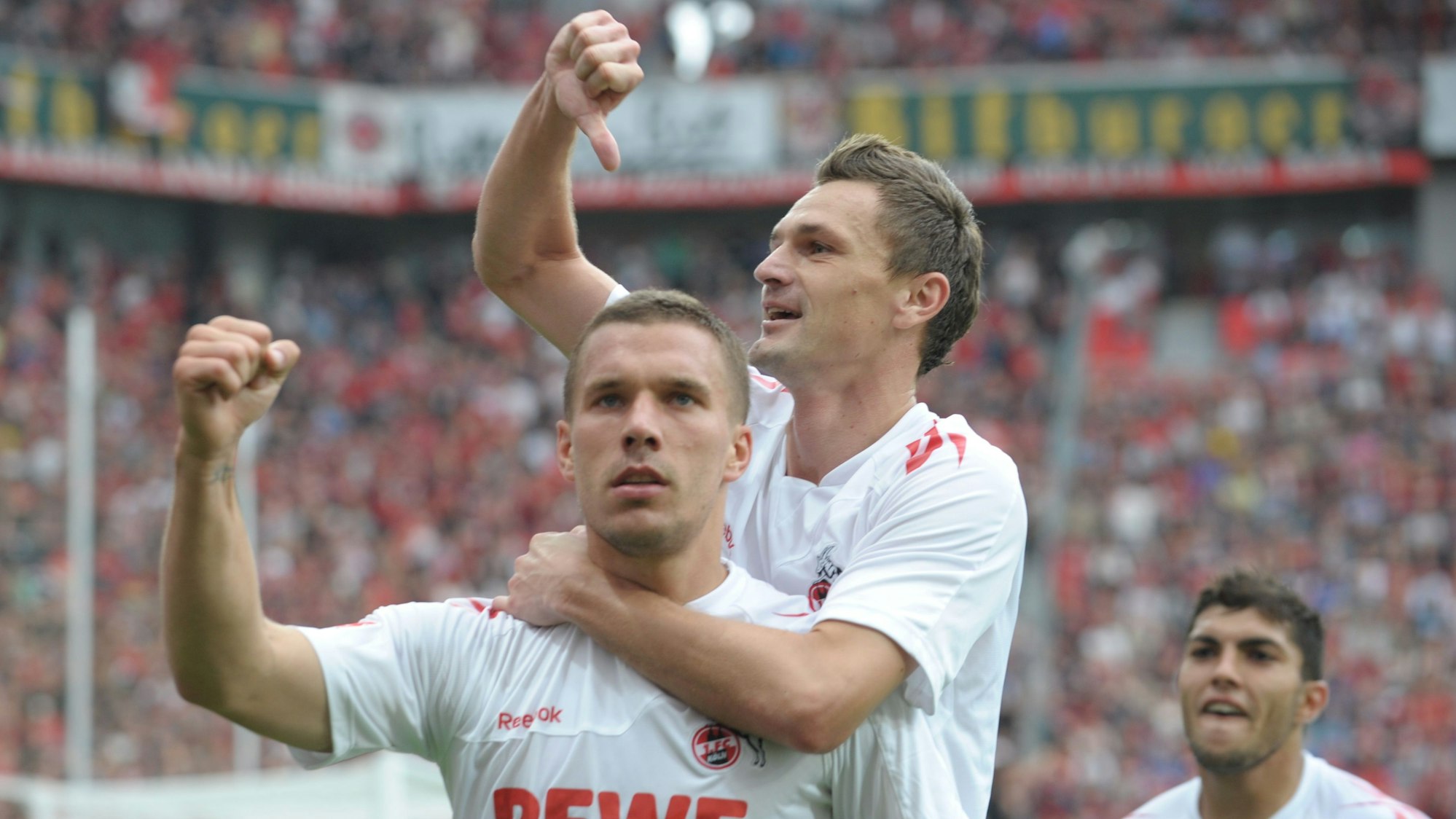 2011: Die Kölner Lukas Pokolski und Milivoje Novakovic jubeln im Spiel gegen Bayer 04 Leverkusen.