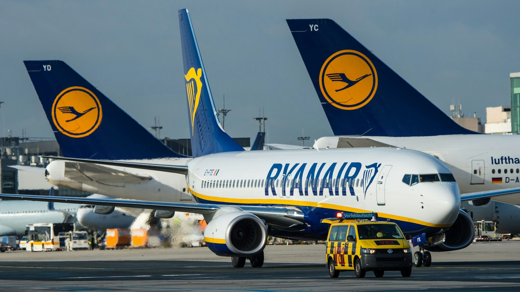 Bei Ryanair werden demnächst Störenfriede zur Kasse gebeten.