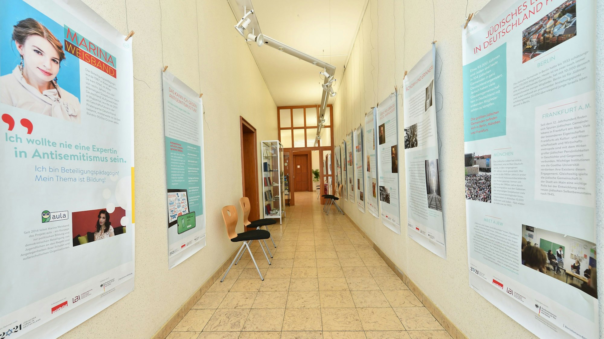Es sind leere Gänge im Rathaus am Marktplatz zu sehen.