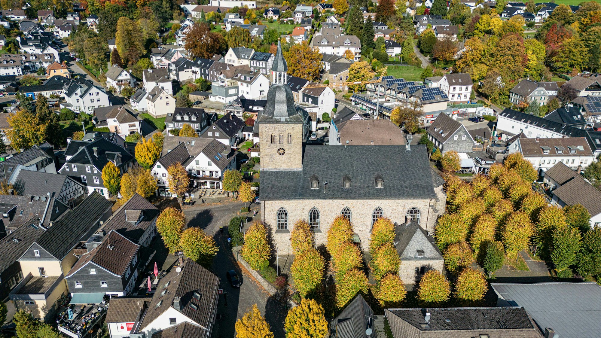 Es ist der Ortskern von Lindlar von oben zu sehen.